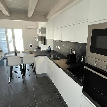 דירה Elegant Loft By The Sea