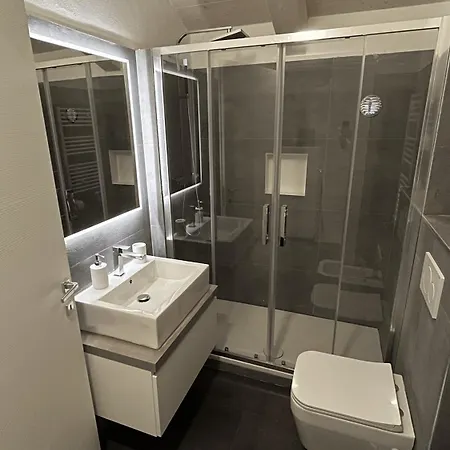 Elegant Loft By The Sea