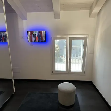 Elegant Loft By The Sea Apartmán