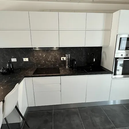 Elegant Loft By The Sea