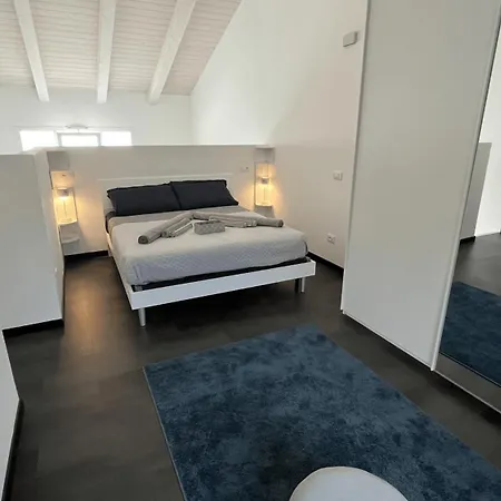 Elegant Loft By The Sea דירה