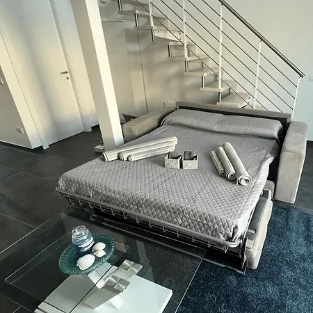 Elegant Loft By The Sea דירה